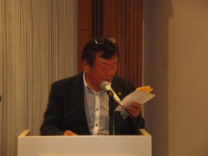 松村会計によるドネーション報告　いつも大爆笑を誘います。