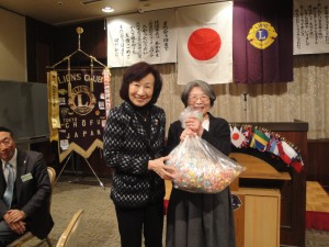 キートスへお菓子や食品を寄付　これは大量の金太郎飴